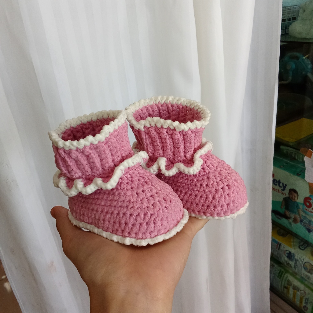 Sepatu Bayi Rajut Pink | Baby Booties Rajut Handmade | Alas Kaki Bayi Lucu & Hangat
