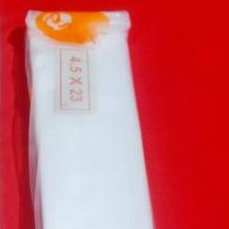 PLASTIK PE 4.5X23 PLASTIK ES MAMBO PLASTIK ES LILIN 4.5 X 23 merk random