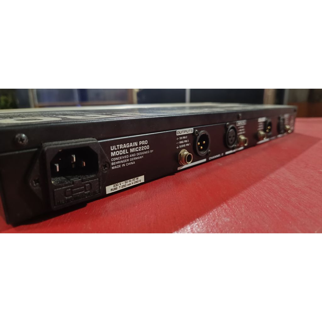 Behringer Ultragaint pro mic 2200