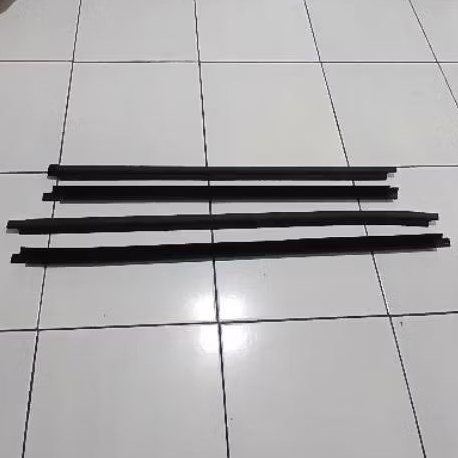 pelipit kaca pintu luar fortuner lama original