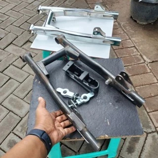 SWING ARM GL100 MODEL K2R BESI/ARM GL100BEGEL PANJANG BESI MODEL OPAL PNP GL100K2R+KARET DAN STELAN 