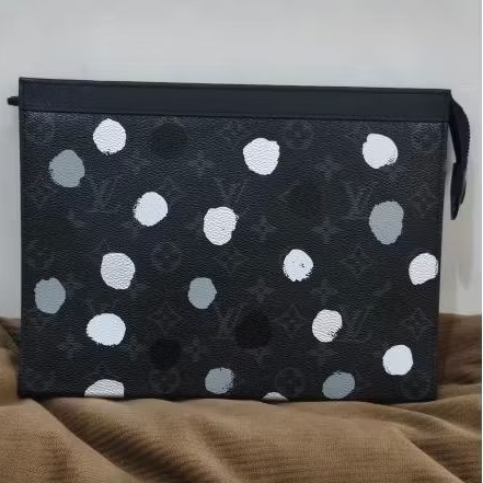 Clutch Louis Vuitton (second)