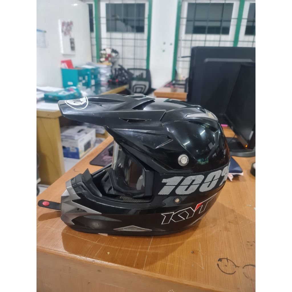 helm kyt supermoto trail