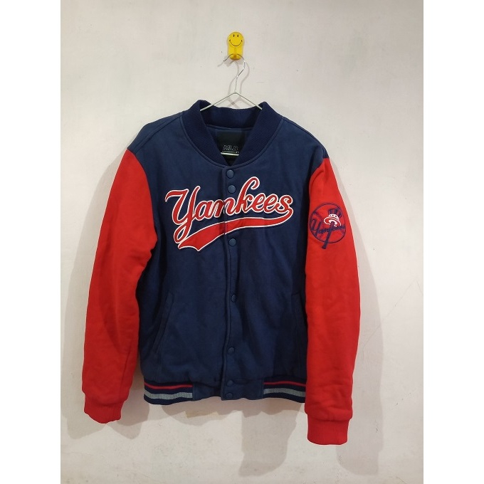 Varsity MLB Yankees Size 100