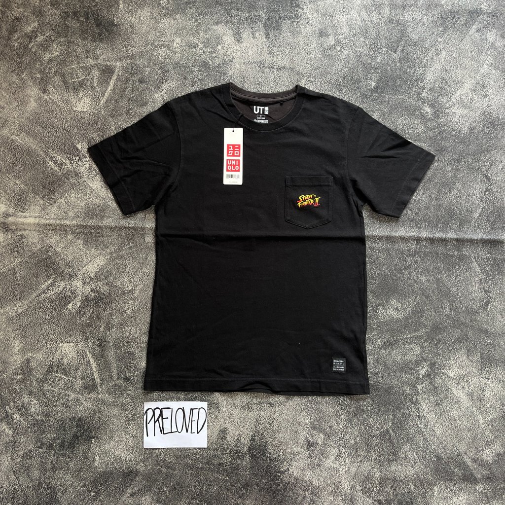 Tshirt Uniqlo UT x Pocket Capcom Street Fighter 2 Kaos Hitam ukuran S