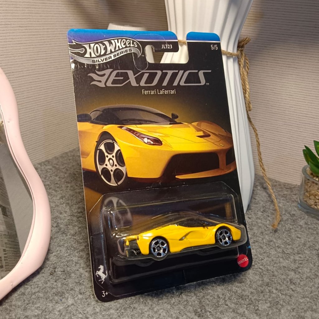 Hotwheels eXOTICS LaFERRARI