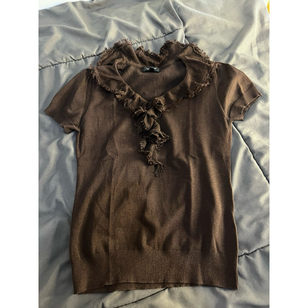 top ruffle coklat