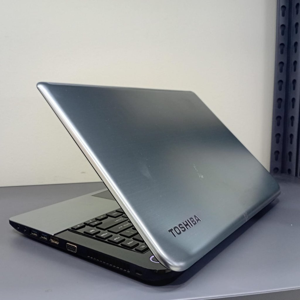 Laptop Leptop Toshiba  s40dt-a Amd a4-5000 Rqm 4gb Hdd 500 gb 14 inc Touchscreen windows10 zoom siap