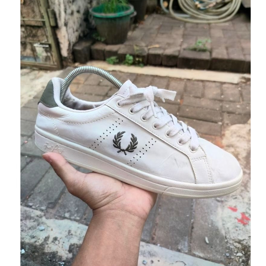 sepatu kasual fred perry kulit size 42