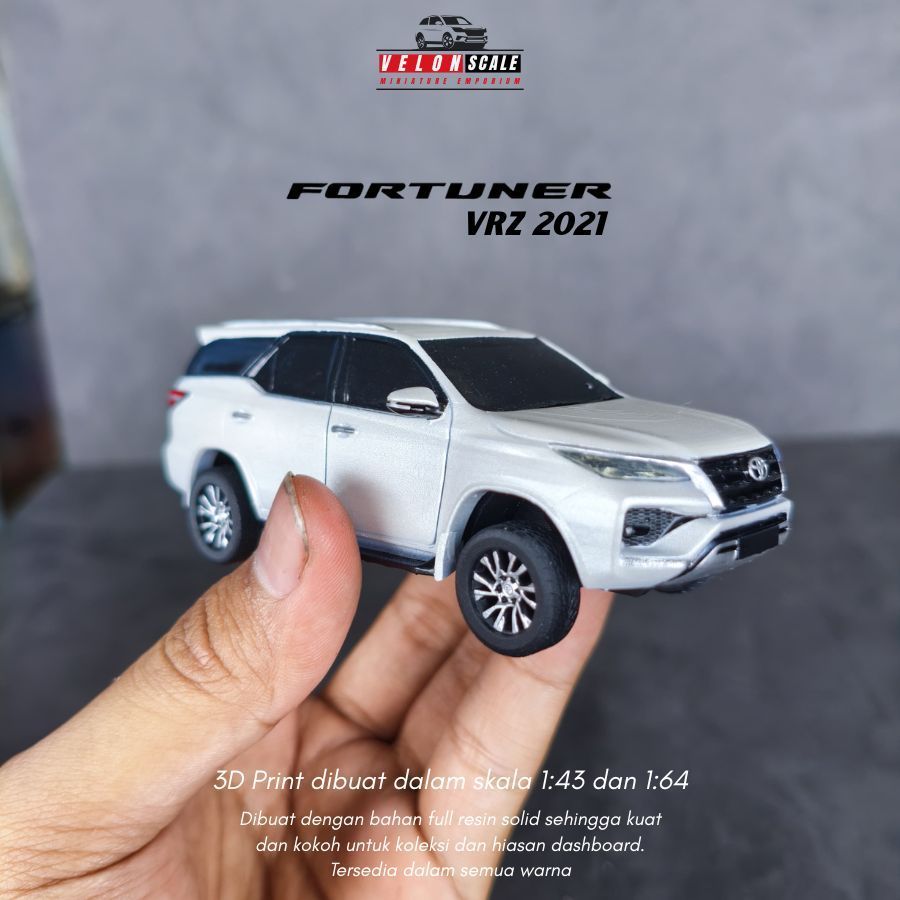 Diecast Miniatur Mobil Toyota Fortuner VRZ 2021 Skala 1:43 Gratis Custom Platnomor