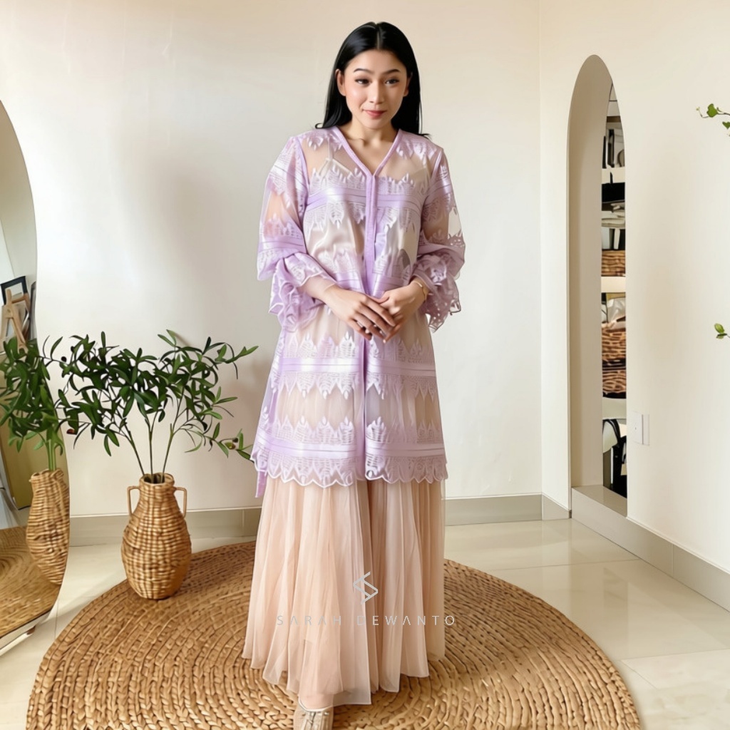 Sarah Dewanto Kebaya Tile Renda Karet
