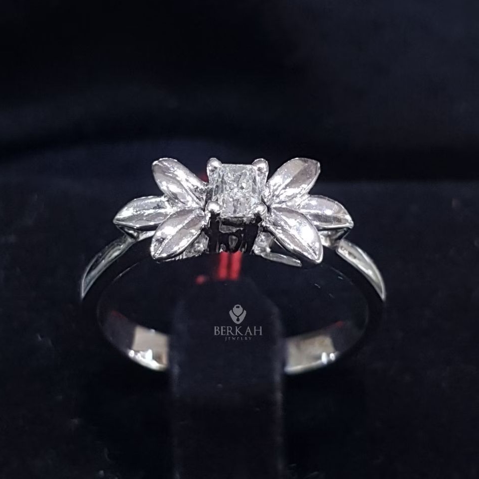 Cincin wanita model bunga emas putih berlian asli natural diamond