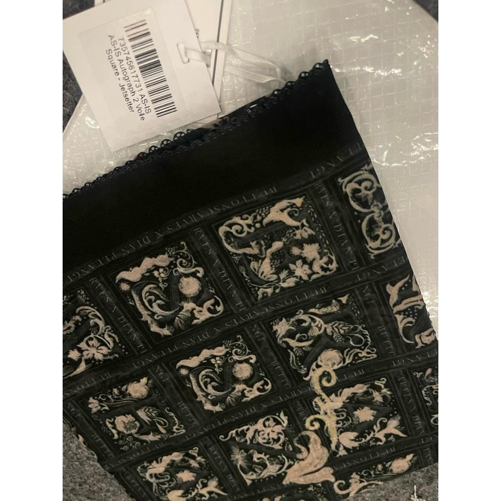 Buttonscarves hijab rare item NEW