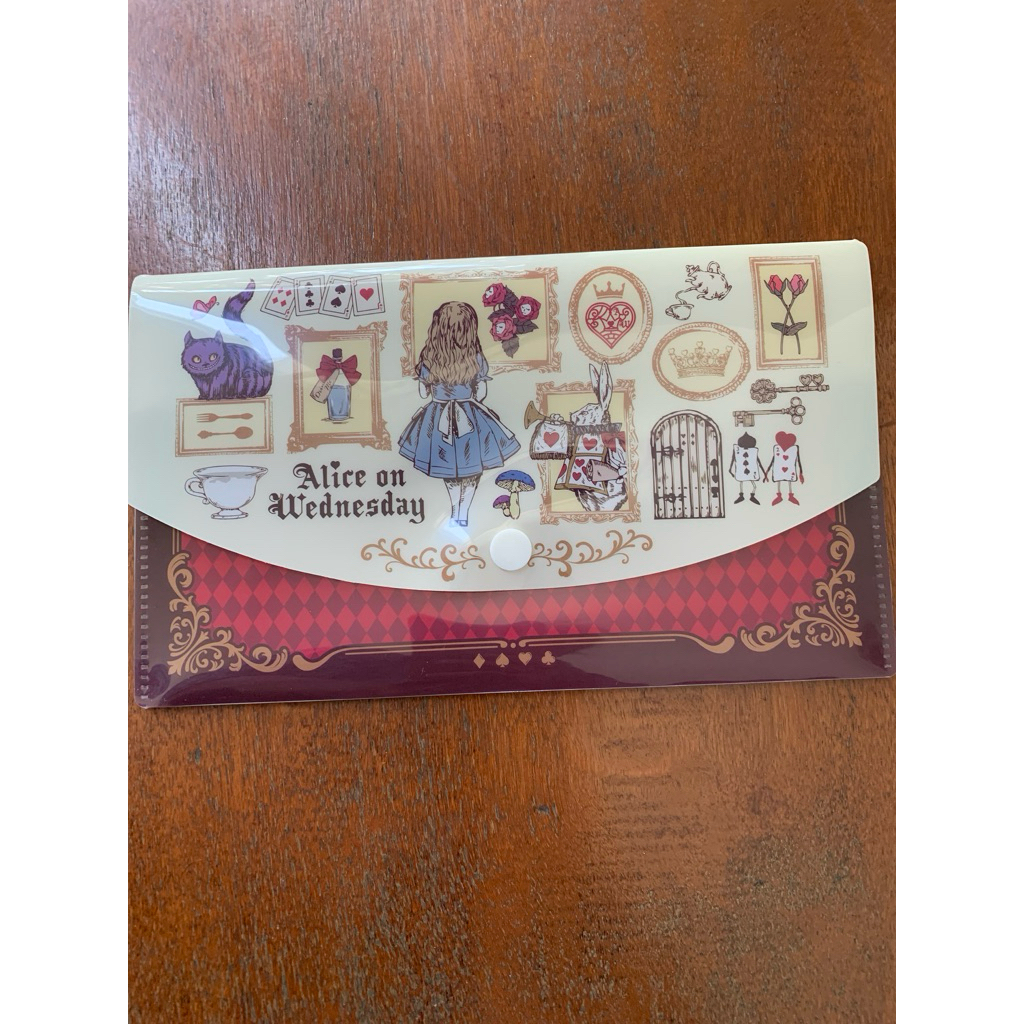 

Alice in Wonderland Multi Case