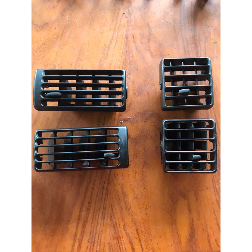 kisi AC tengah katana dan pinggir suzuki katana