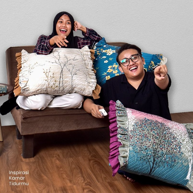 Soraya Bedsheet Bantal Tv dan Sarung Bantal TV Tanpa isi Uk.70x70cm