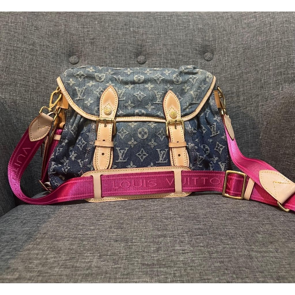Louis Vuitton Denim Sling Bag Vintage - Jeans & Fuchsia - Well Used