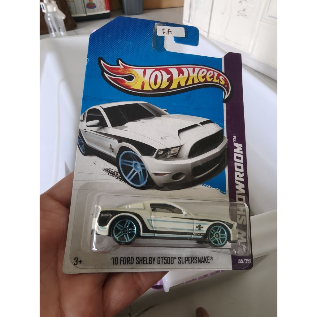Hot wheels 10 Ford Shelby GT500 supersnake hw showroom