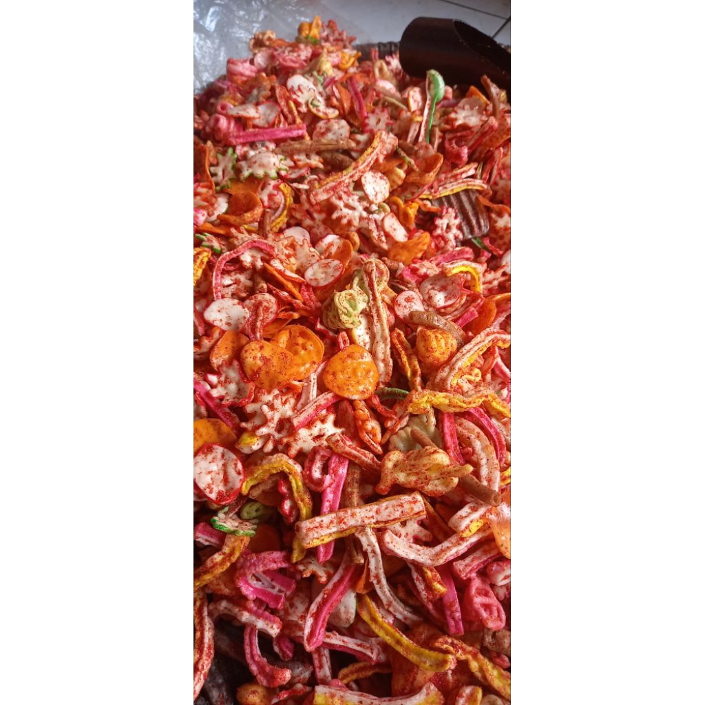 

Kerupuk seblak campur ektra pedas daun jeruk Berat 1.kg