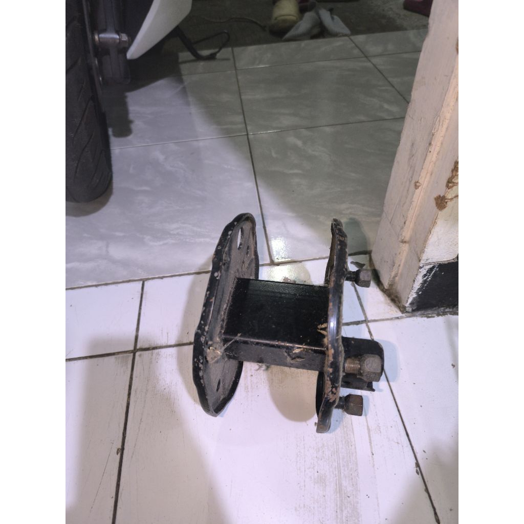 Gantungan Roda Suzuki LJ80/Suzuki Jimny Jangkrik Original