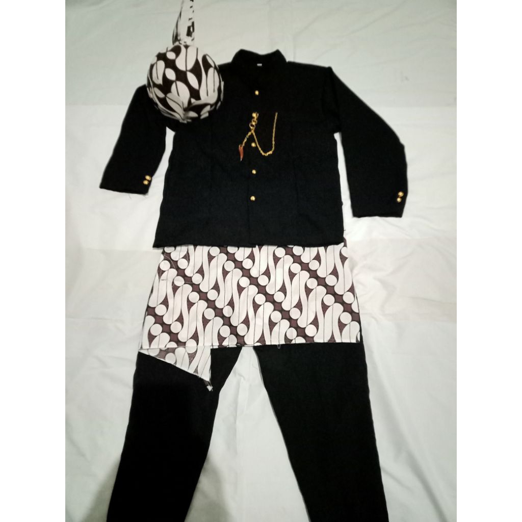 Baju Adat Cak dan Ning Dewasa lengkap