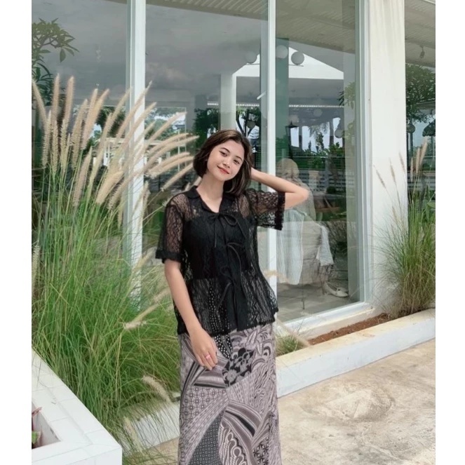 Lessy Blus Brukatmotif Bunga hijab Friendly Shirt / Brokat Blouses & Shirts Crop Cewek Bahan Baju Pe