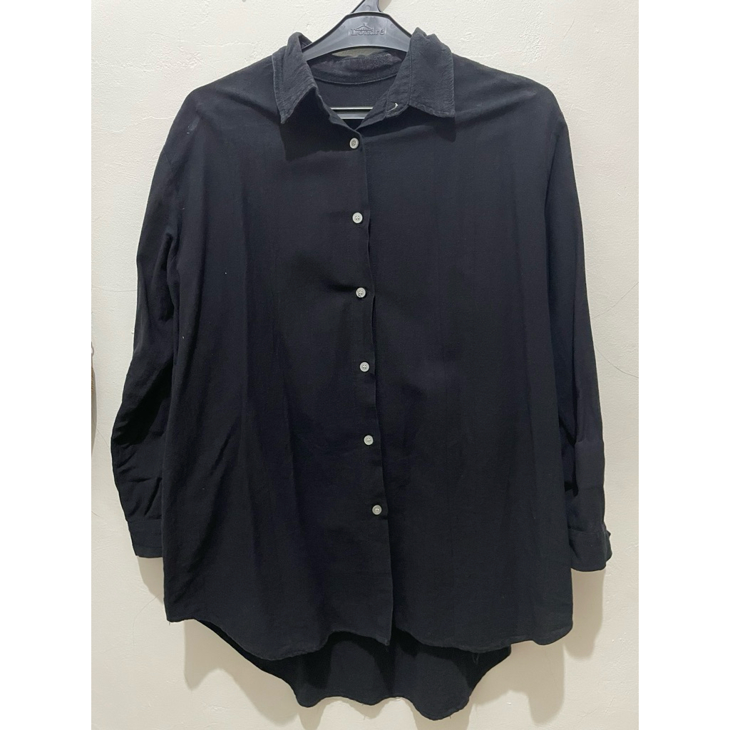 PRELOVED Kemeja Hitam