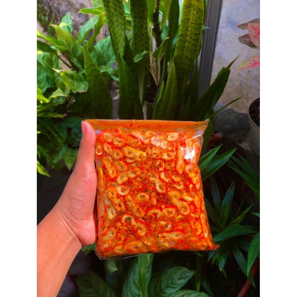 

Terlaris No.1 Seblak kering kerupuk bawang bentuk angka 8 kemasan 250gram rasa pedas daun jeruk