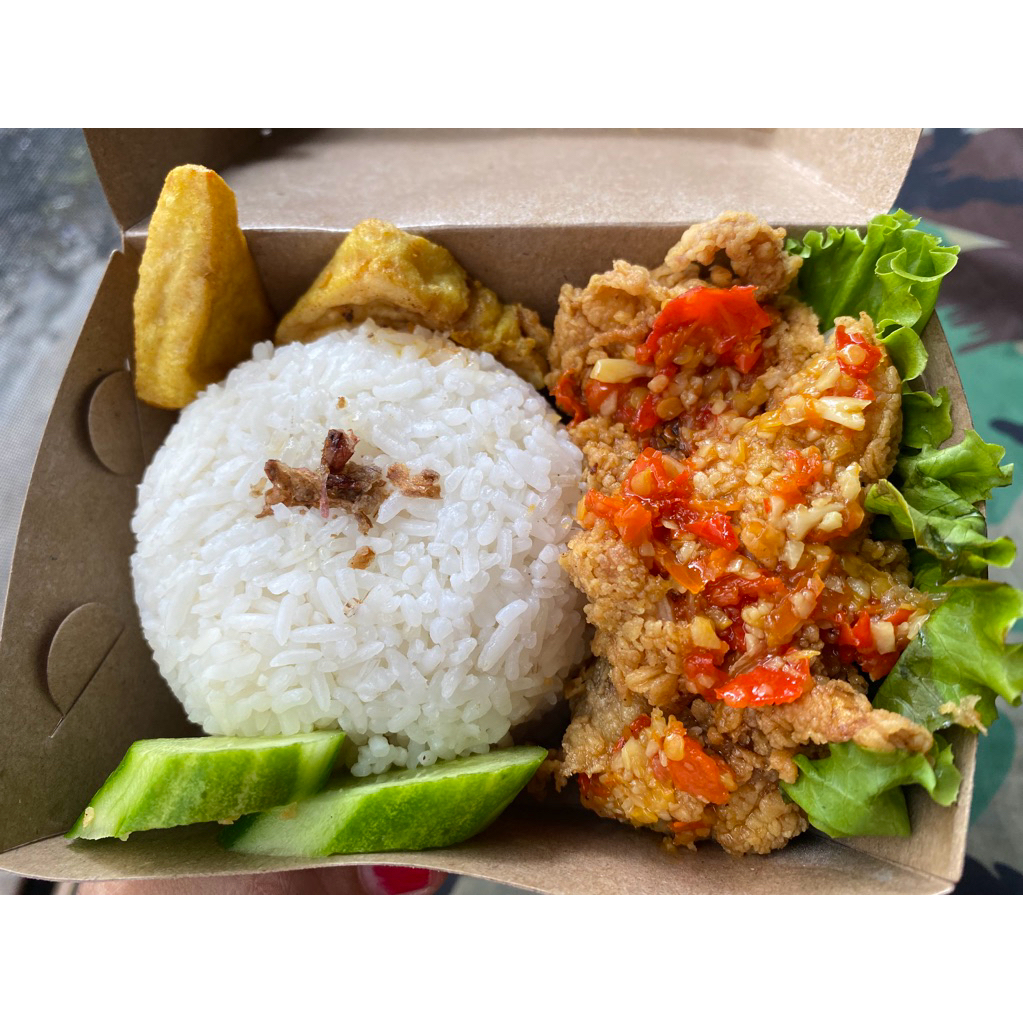 

Nasi geprek sambel bawang enak
