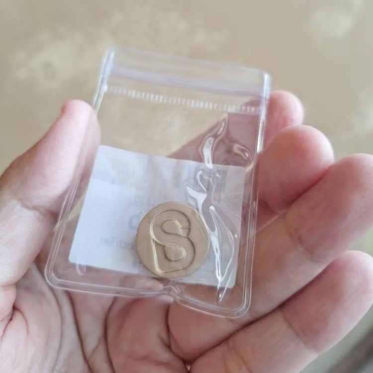 BROS MINI BUTTONSCARVES ROUND SIGNATURE BROOCH GOLD MATTE BIJI PENITI GOLD EMAS PENITI ANTI NYANGKUT