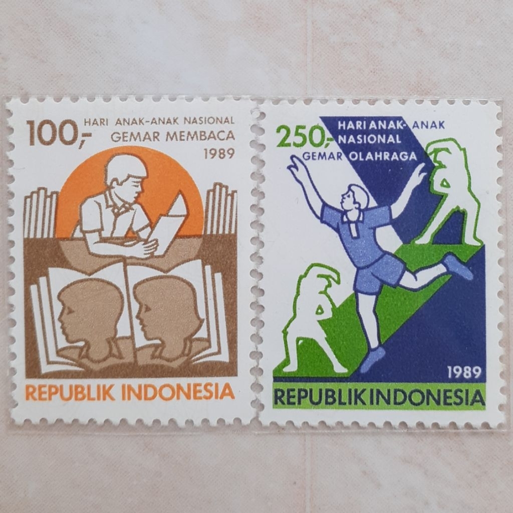 

Perangko Indonesia Hari Anak-Anak Nasional Tahun 1989 set lengkap 2pcs
