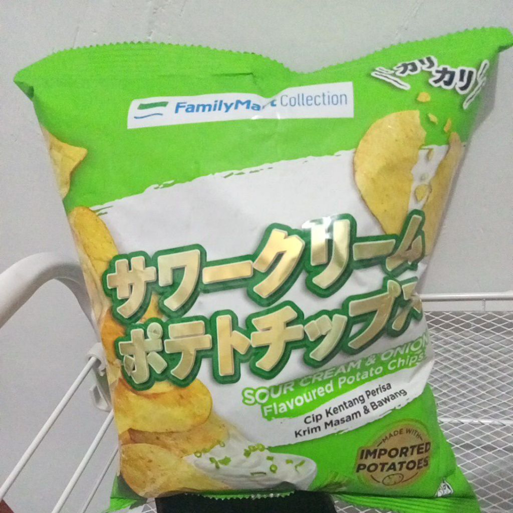 

FAMILY MART SOUR CREAM & ONION POTATO CHIPS