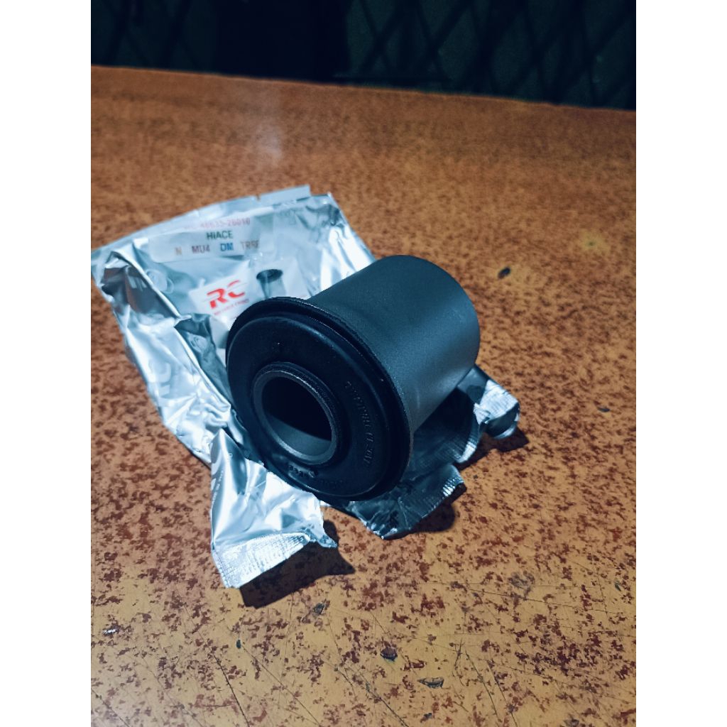 BUSHING ARM BOS SAYAP ATAS BESAR HIACE COMUTER RC