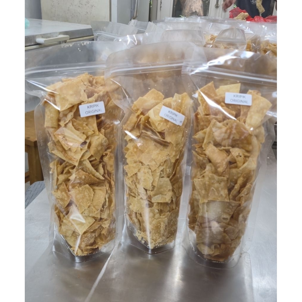 

Keripik Pangsit - keripik Original 3 Bungkus 250gr x 3 = 750gr