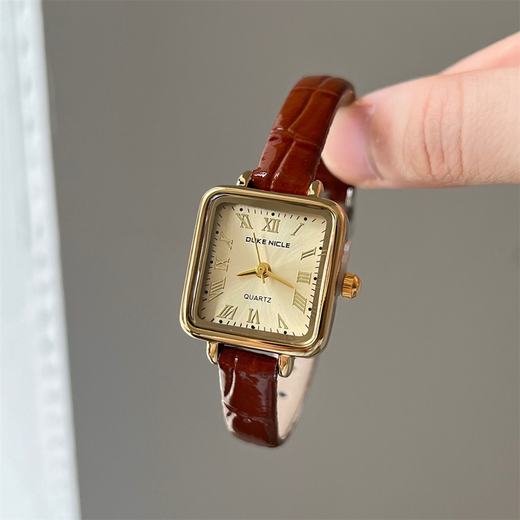 Jam Tangan Wanita Bentuk Kotak /Jam Tangan Quartz Tali Kulit