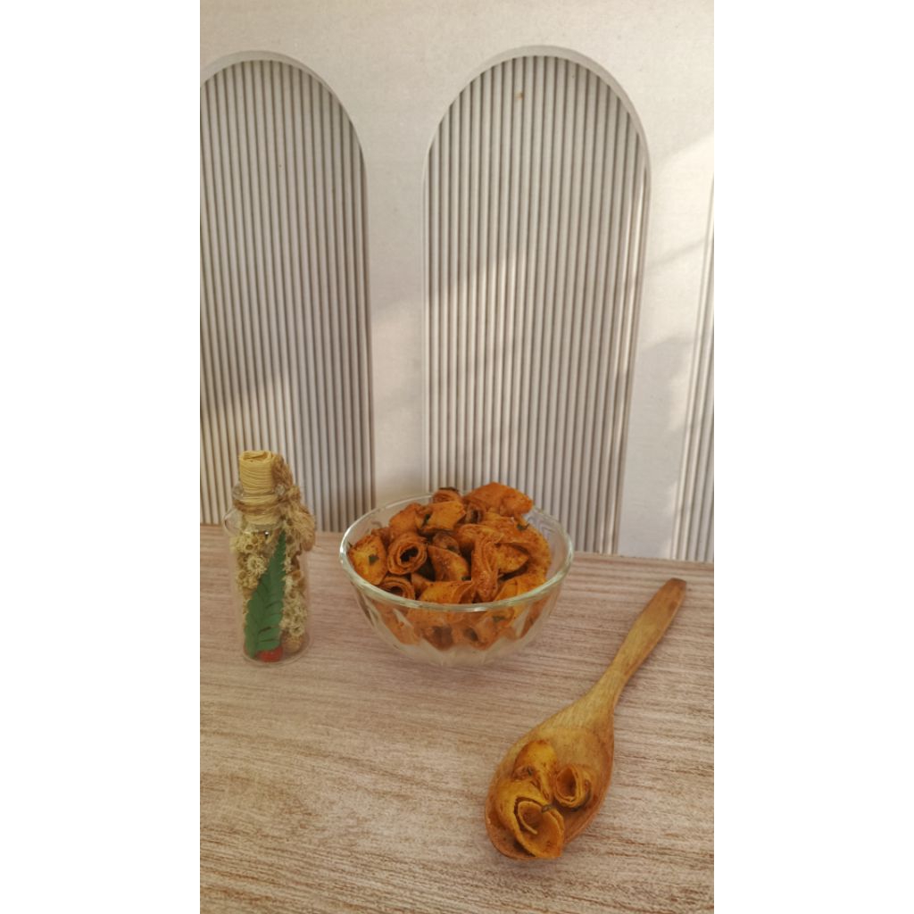 

KERIPIK KULIT LUMPIA PEDAS DAUN JERUK - 75gr