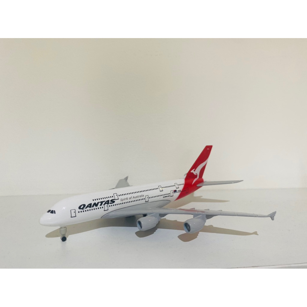 Miniatur pesawat Qantas Australia- Airbus A380 - Scale : 1:400