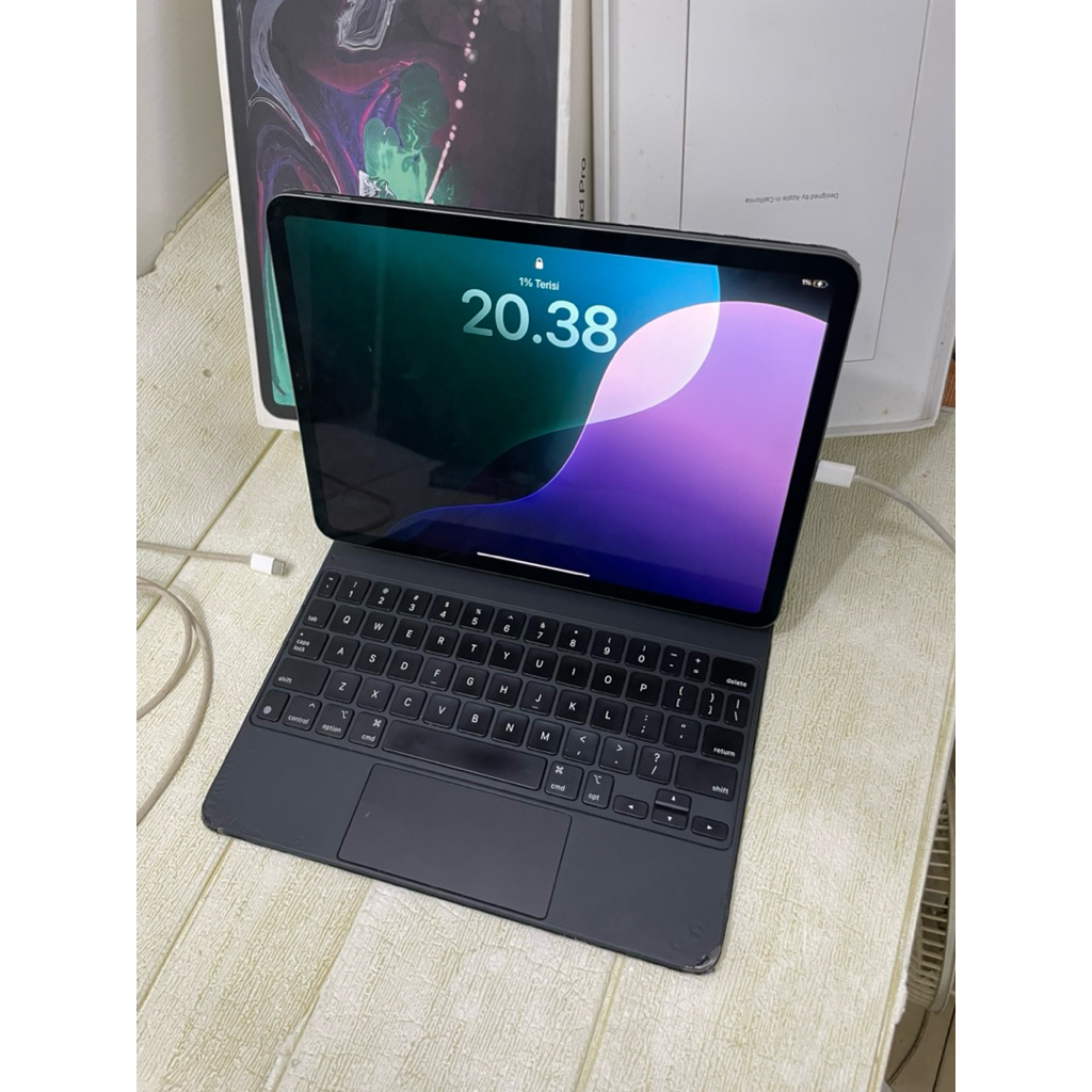 (paket lengkap) IPAD PRO 2018 11" 1TB free magic Original ex inter bekas second murah