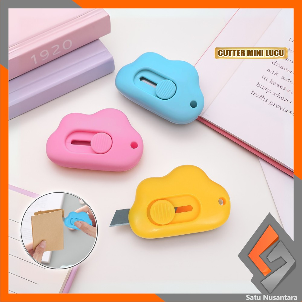 

SN-C953 Cutter Mini Lucu Bentuk Awan / Pisau Kartun Alat Bantu Potong Kertas Alat Tulis Kantor / Pisau Cutter Mini Model Awan Cutter Portable