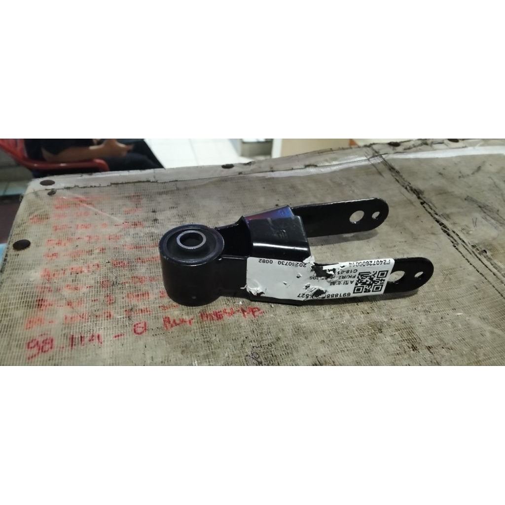 bushing breaket bawah bushing cagak bawah Peugeot 206 306