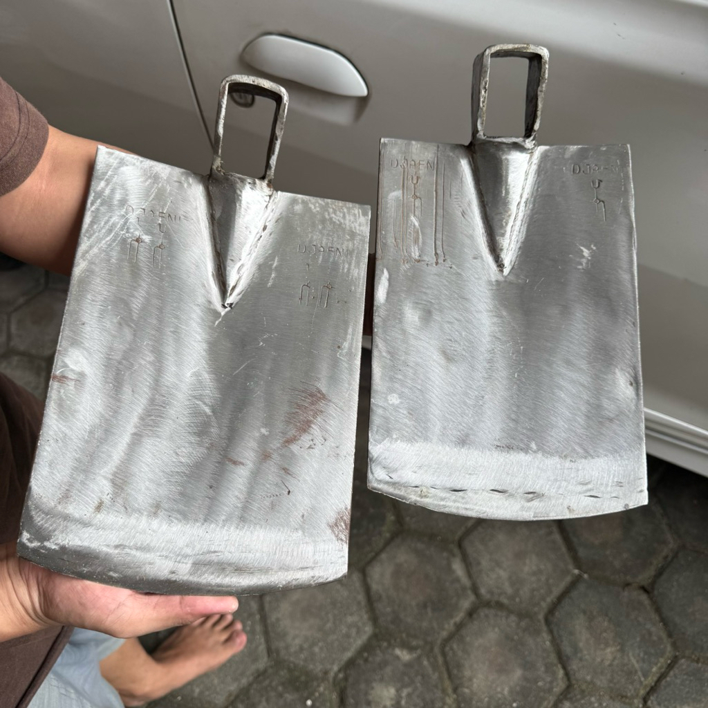 Cangkul Baja Putih asli Khas Blitar Cangkul Pertanian Berkebun anti lengket