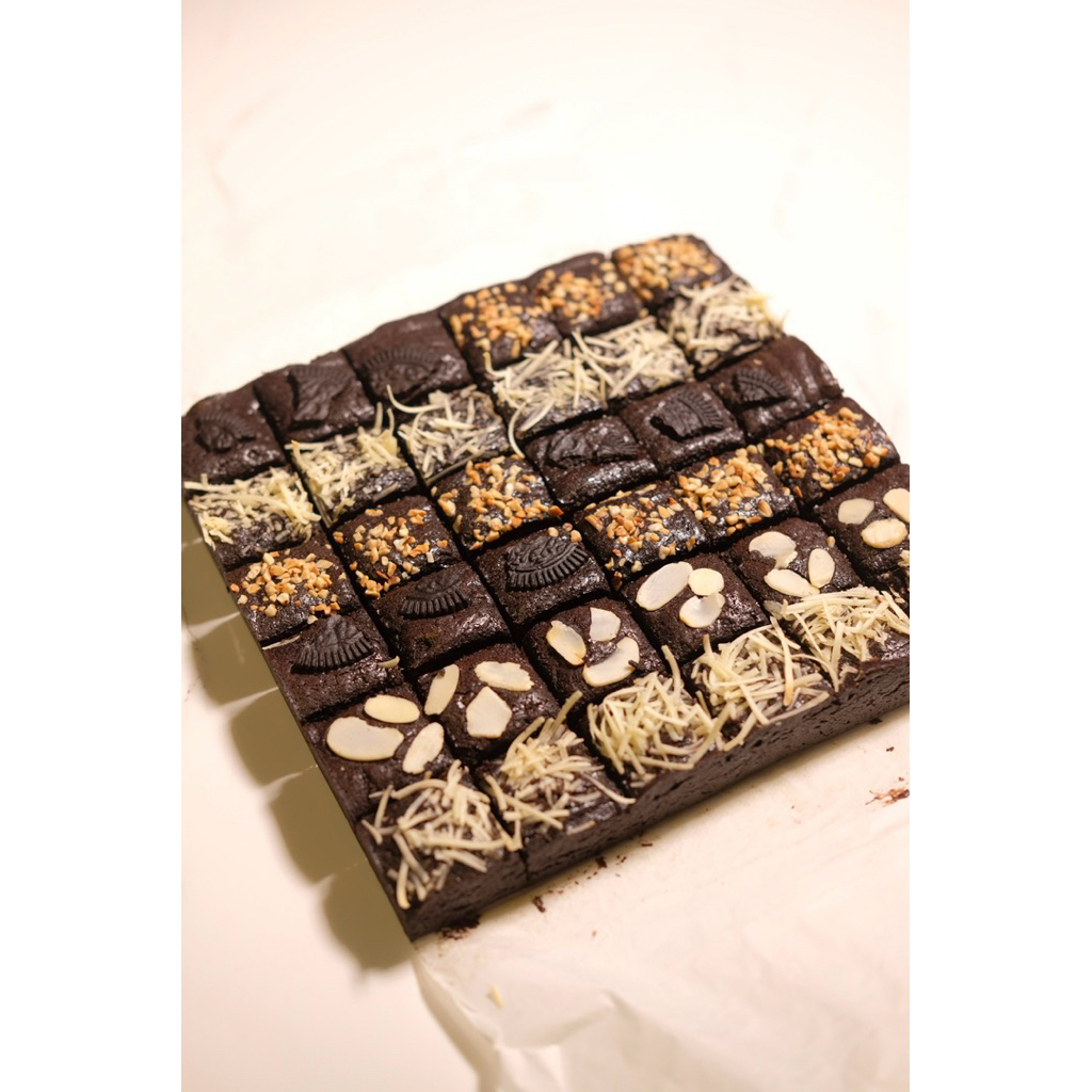 

Fudgy brownies panggang nyoklat ga eneg uk 20x20 (36 potong)