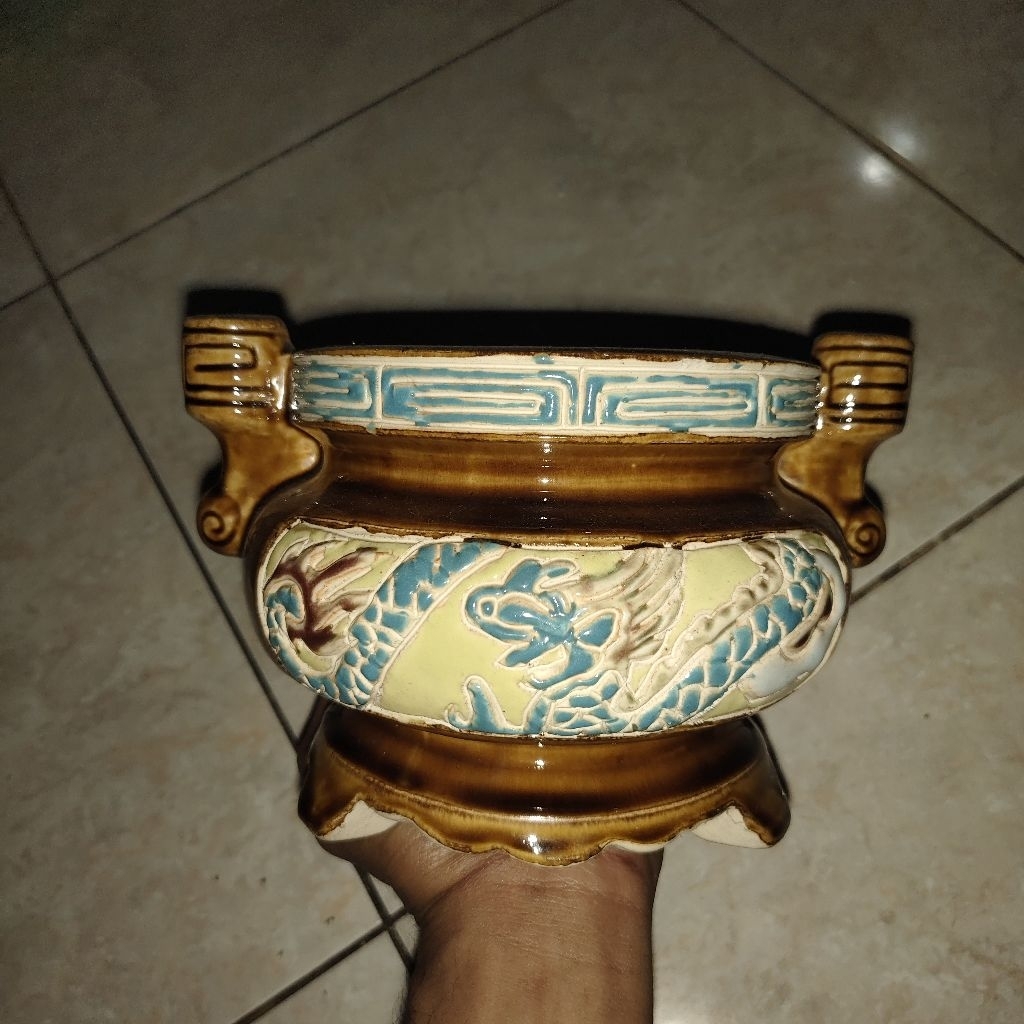 peninggalan mbah tempat abu atau dupa unik kuno jadul