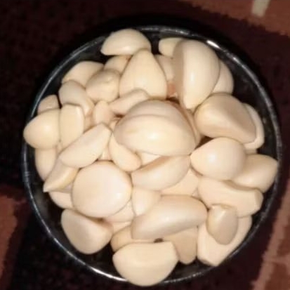 

Bawang putih kupas 250 gram