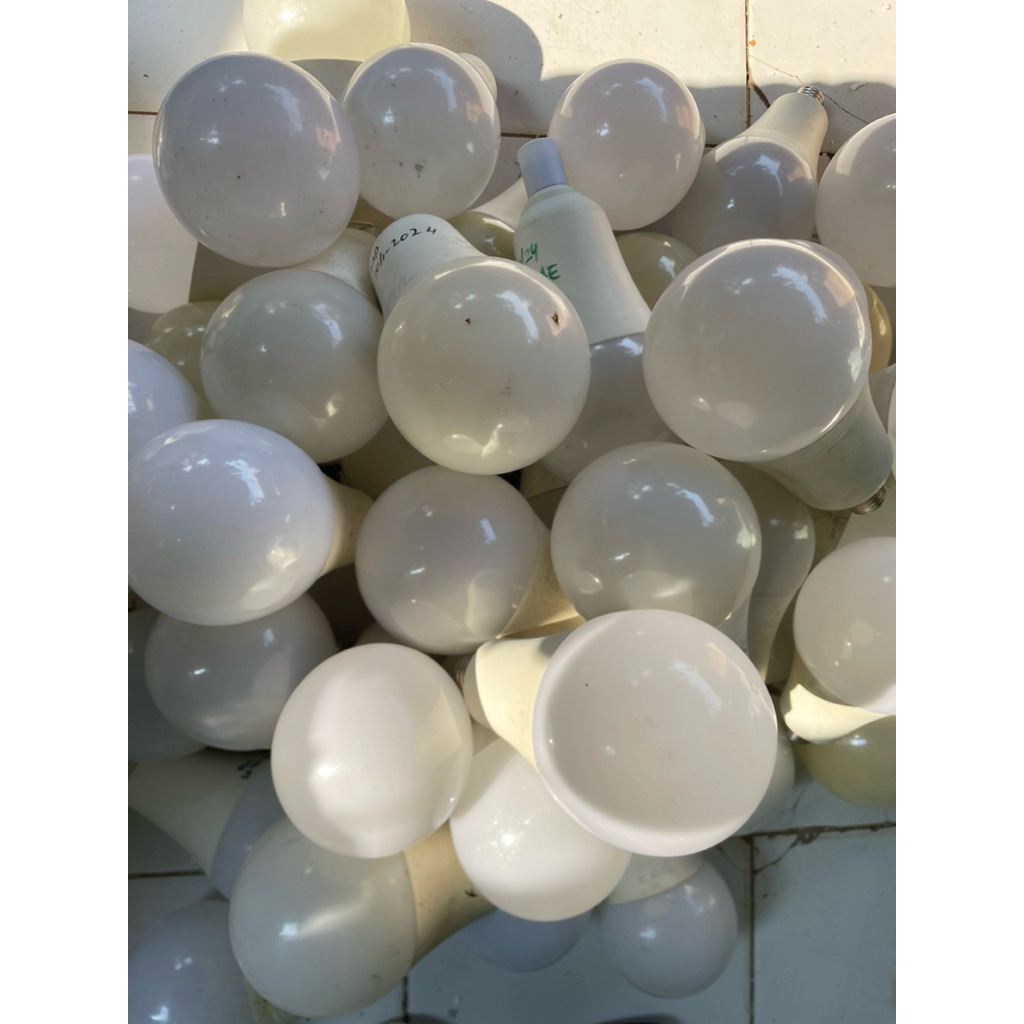 LED OFF/MATI JUMBO 40WATT BULB