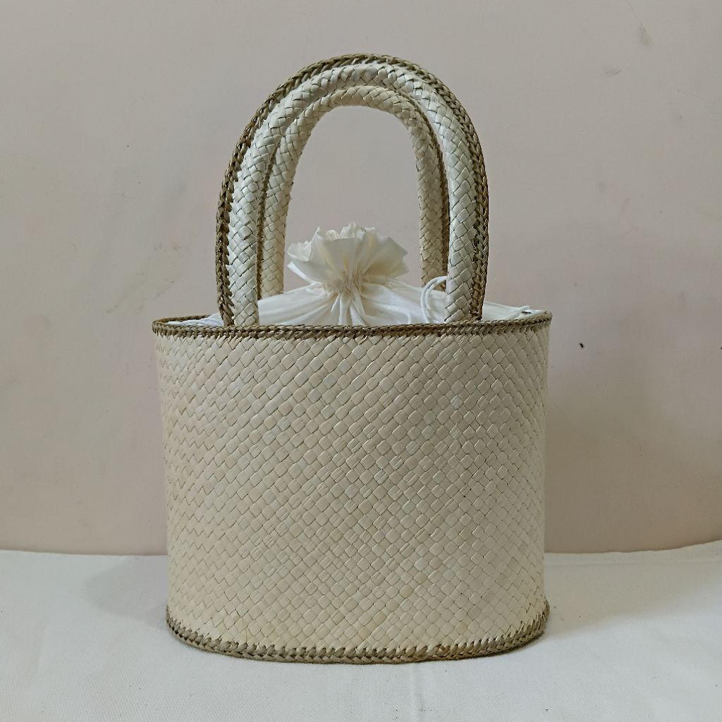 Tas pandan / Tas pandan oval / Tas pandan oval serut / Tas pandan piknik / Tas hampers / Tas pandan 