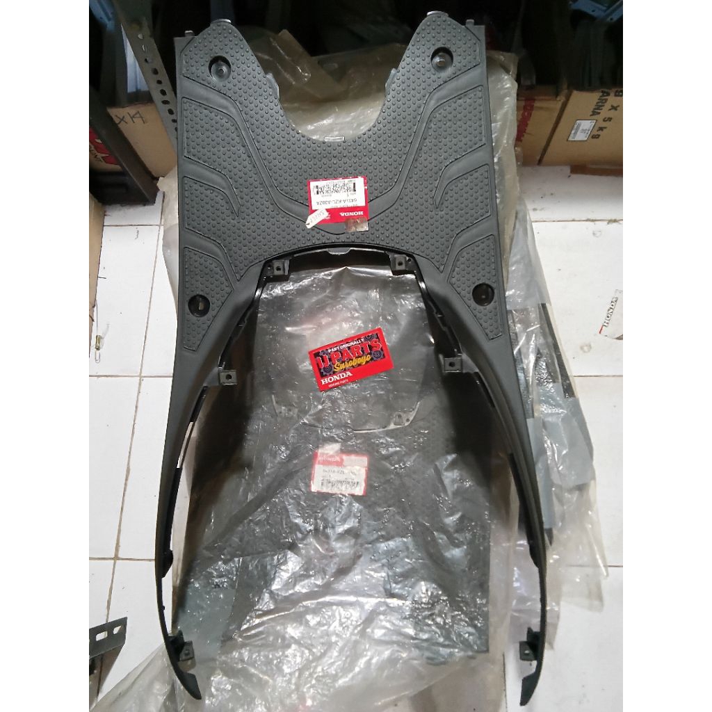 STEP FLOOR LANTAI PIJAKAN KAKI HONDA SPACY ORIGINAL AHM 6431A KZL A00ZA