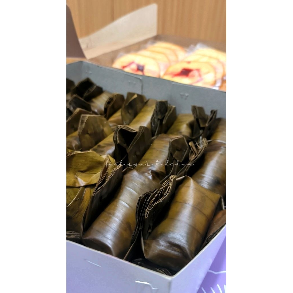 

Lemper Abon / Ayam Gurih Legit