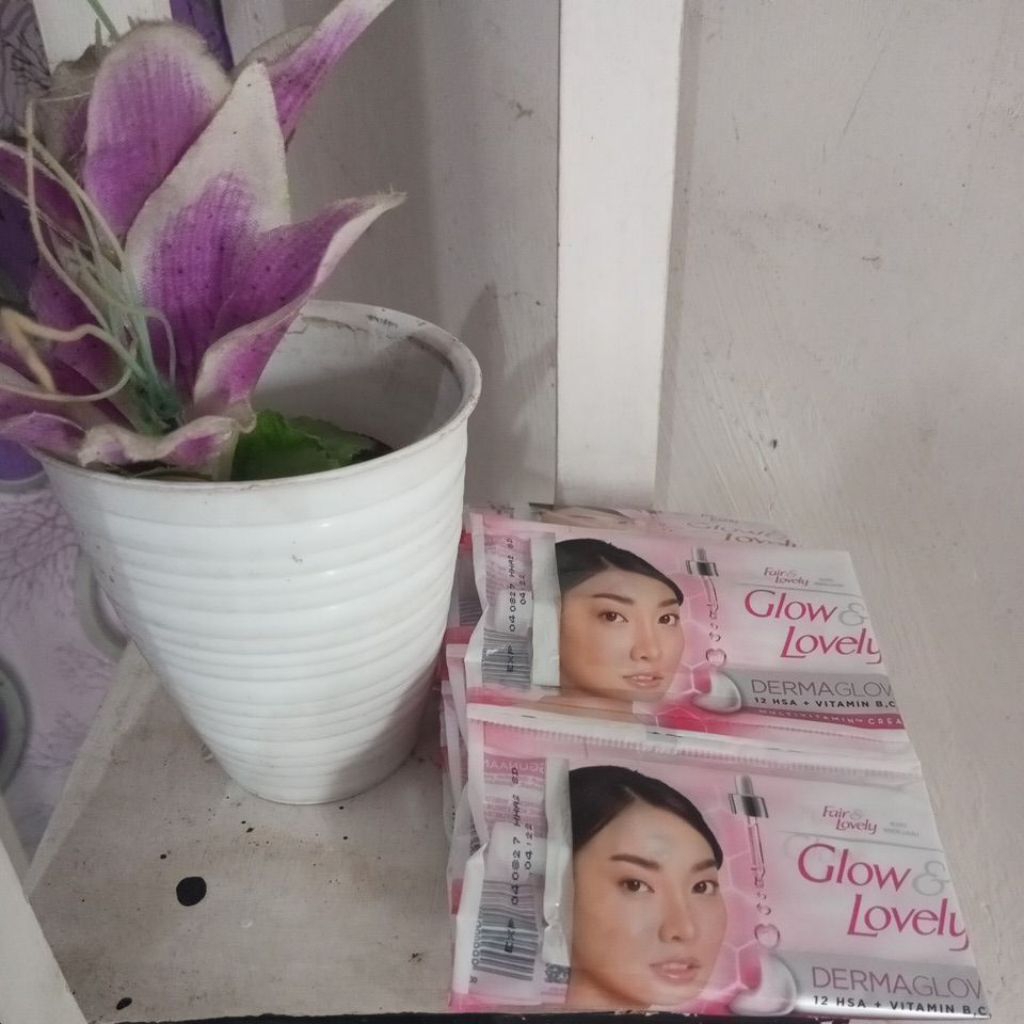 (Fair & lovely CREAM renteng 7.5gr sachet 12pcs satu renteng)