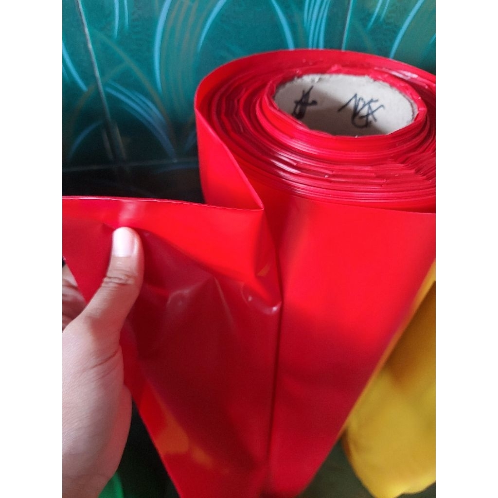 plastik layangan mengkilap warna MERAH tebal 45 micron harga per meter